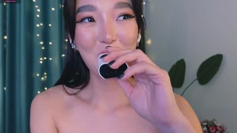Snapshot of hey_herbal chatting on February 2025 05:55:02 PM Audrey online show from February 2025 05:55:02 PM