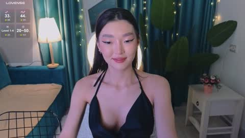 Snapshot of hey_herbal chatting on February 2025 03:31:01 PM Audrey online show from February 2025 03:31:01 PM