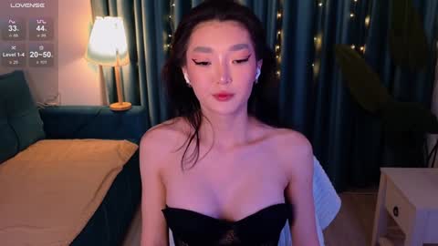 Snapshot of hey_herbal chatting on February 2025 02:37:01 PM Audrey online show from February 2025 02:37:01 PM