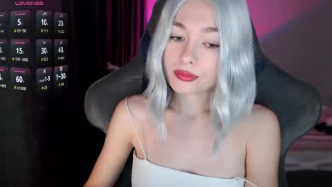 Snapshot of hey_nora_ chatting on April 2026 07:03:02 AM Nora online show from April 2026 07:03:02 AM