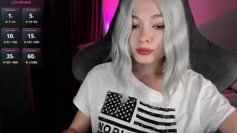 Snapshot of hey_nora_ chatting on April 2026 10:51:02 PM Nora online show from April 2026 10:51:02 PM