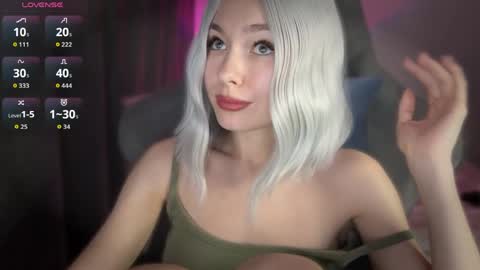Snapshot of hey_nora_ chatting on May 2026 10:04:02 PM Nora online show from May 2026 10:04:02 PM