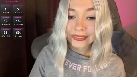 Snapshot of hey_nora_ chatting on June 2026 04:53:02 PM Nora online show from June 2026 04:53:02 PM