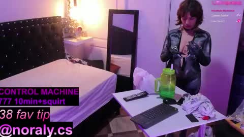 Snapshot of hey_noraly chatting on November 2025 04:45:02 AM Noraly online show from November 2025 04:45:02 AM