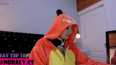 Snapshot of hey_noraly chatting on March 2026 05:01:02 AM Noraly online show from March 2026 05:01:02 AM