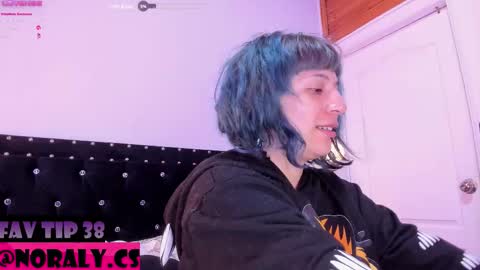 Snapshot of hey_noraly chatting on March 2026 04:28:02 AM Noraly online show from March 2026 04:28:02 AM