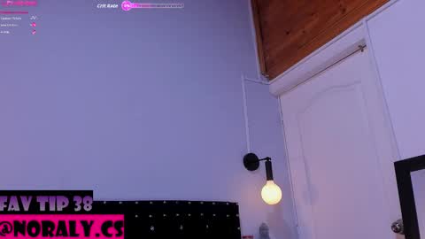 Snapshot of hey_noraly chatting on March 2026 04:18:01 AM Noraly online show from March 2026 04:18:01 AM