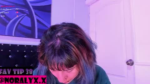 Snapshot of hey_noraly chatting on July 2026 05:05:01 AM Noraly online show from July 2026 05:05:01 AM