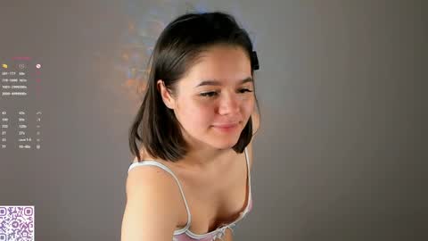 Snapshot of heyim_laura chatting on April 2026 01:21:02 AM Laura online show from April 2026 01:21:02 AM