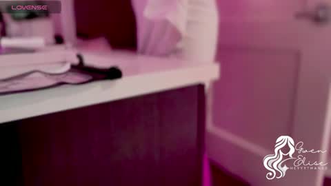 Snapshot of heyyythanks chatting on November 2025 01:17:02 AM Gwen Elise online show from November 2025 01:17:02 AM