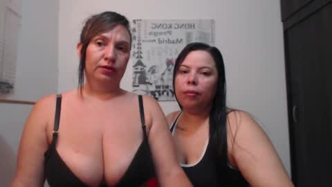 Snapshot of hidden_tinna chatting on May 2026 10:20:02 AM Tinna online show from May 2026 10:20:02 AM