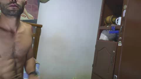 Snapshot of hideonbush051 chatting on October 2025 12:14:01 PM hideonbush online show from October 2025 12:14:01 PM