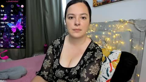 Snapshot of hidianapaola chatting on April 2026 06:49:02 PM Diana online show from April 2026 06:49:02 PM