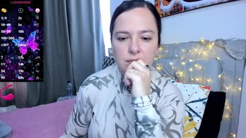 Snapshot of hidianapaola chatting on April 2026 05:33:01 PM Diana online show from April 2026 05:33:01 PM