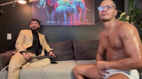 Snapshot of highlatin_guys chatting on September 2025 01:27:01 AM Terry and E online show from September 2025 01:27:01 AM