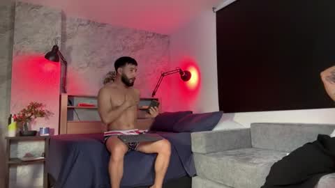 Snapshot of highlatin_guys chatting on September 2025 10:44:01 PM Terry and E online show from September 2025 10:44:01 PM