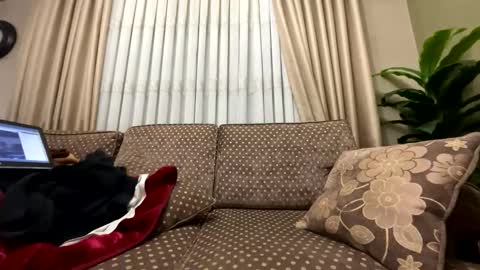 Snapshot of hihi9697 chatting on April 2026 11:35:01 PM hihi9697 online show from April 2026 11:35:01 PM