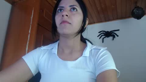 hilaril18 online show from October 2025 06:30:02 PM