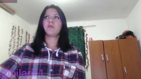 hilaril18 online show from April 2026 07:58:02 PM