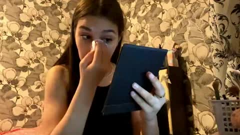 Snapshot of hildarudd chatting on May 2026 11:48:01 AM Ariel online show from May 2026 11:48:01 AM