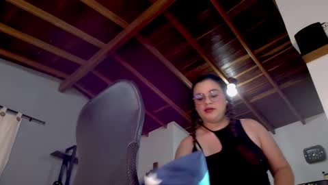 Snapshot of hillary_12 chatting on September 2025 09:20:02 PM Miranda online show from September 2025 09:20:02 PM