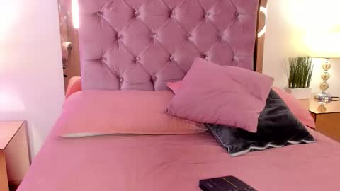 Hillary online show from November 2025 03:29:02 AM