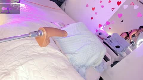 Snapshot of hillary_smile chatting on April 2026 07:44:02 PM Hilary online show from April 2026 07:44:02 PM