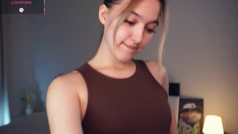 Snapshot of hip_hop_baby chatting on September 2025 07:03:02 PM Leya Day Mary Night PvT Open online show from September 2025 07:03:02 PM