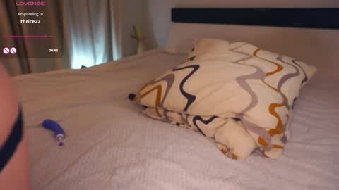 Snapshot of hip_hop_baby chatting on September 2025 08:03:01 PM Leya Day Mary Night PvT Open online show from September 2025 08:03:01 PM