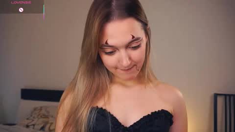 Snapshot of hip_hop_baby chatting on October 2025 06:30:02 PM Leya Day Mary Night PvT Open online show from October 2025 06:30:02 PM