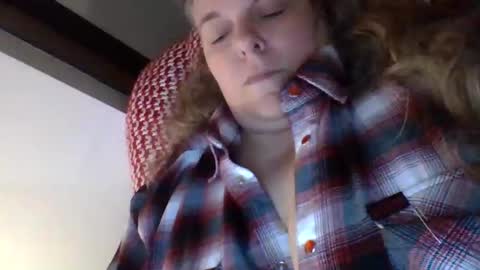 Snapshot of hippysnewhere chatting on April 2026 12:52:02 AM hippysnewhere online show from April 2026 12:52:02 AM