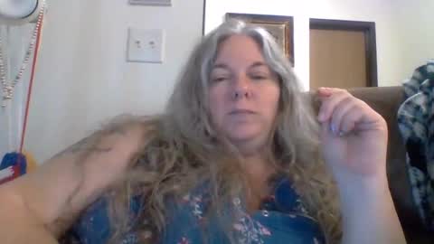 Snapshot of hippysnewhere chatting on May 2026 11:28:02 PM hippysnewhere online show from May 2026 11:28:02 PM