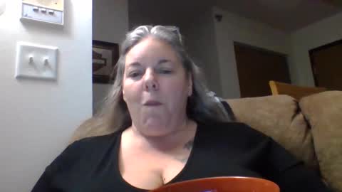 Snapshot of hippysnewhere chatting on June 2026 08:39:02 AM hippysnewhere online show from June 2026 08:39:02 AM
