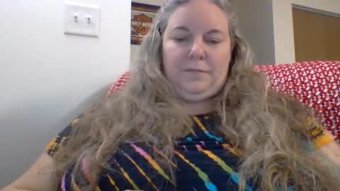 Snapshot of hippysnewhere chatting on June 2026 05:01:02 PM hippysnewhere online show from June 2026 05:01:02 PM