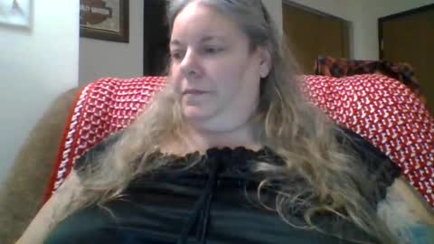Snapshot of hippysnewhere chatting on June 2026 03:48:02 AM hippysnewhere online show from June 2026 03:48:02 AM