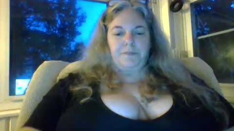Snapshot of hippysnewhere chatting on June 2026 09:14:01 AM hippysnewhere online show from June 2026 09:14:01 AM