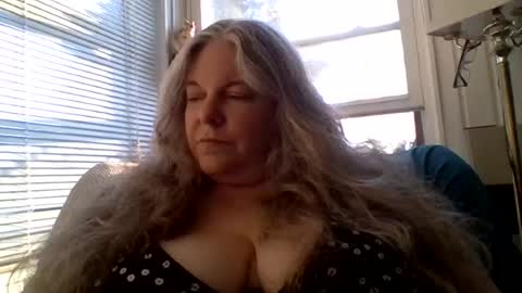 Snapshot of hippysnewhere chatting on June 2026 10:18:01 AM hippysnewhere online show from June 2026 10:18:01 AM