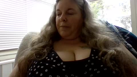 Snapshot of hippysnewhere chatting on June 2026 05:18:02 PM hippysnewhere online show from June 2026 05:18:02 PM