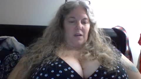 Snapshot of hippysnewhere chatting on July 2026 05:31:02 AM hippysnewhere online show from July 2026 05:31:02 AM