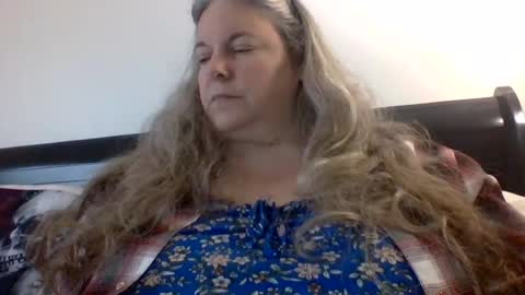 Snapshot of hippysnewhere chatting on August 2026 10:41:01 PM hippysnewhere online show from August 2026 10:41:01 PM