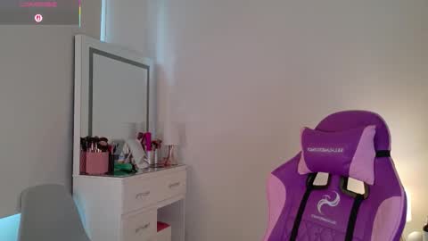 H A N N A H online show from November 2025 08:51:01 PM