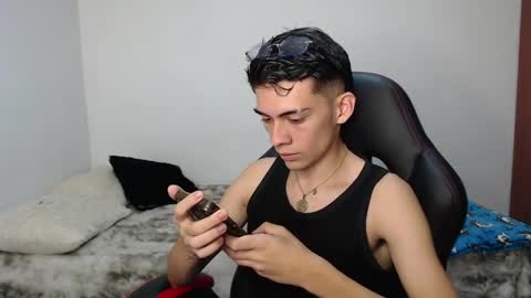 Snapshot of hiso_kai chatting on April 2026 04:35:01 AM Hisokax online show from April 2026 04:35:01 AM