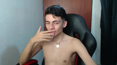 Snapshot of hiso_kai chatting on April 2026 04:35:02 AM Hisokax online show from April 2026 04:35:02 AM