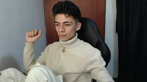 Snapshot of hiso_kai chatting on April 2026 05:07:02 AM Hisokax online show from April 2026 05:07:02 AM