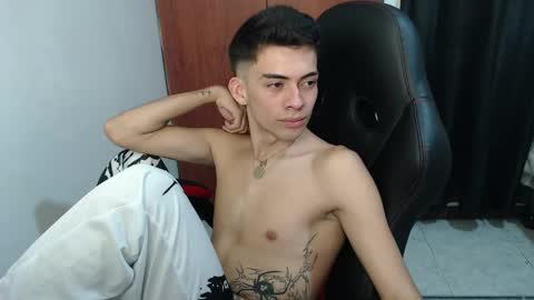 Snapshot of hiso_kai chatting on April 2026 04:27:01 AM Hisokax online show from April 2026 04:27:01 AM