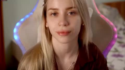 Snapshot of ho1yh01e chatting on March 2026 07:28:01 PM Holly online show from March 2026 07:28:01 PM