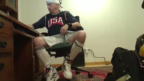 Snapshot of hockeybud chatting on November 2025 10:13:02 PM Rick online show from November 2025 10:13:02 PM