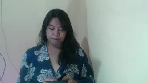 Snapshot of hoelylayla chatting on April 2026 01:01:01 PM Layla3 online show from April 2026 01:01:01 PM