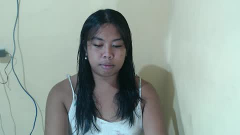 Snapshot of hoelylayla chatting on April 2026 12:13:01 PM Layla3 online show from April 2026 12:13:01 PM