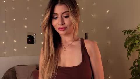 Snapshot of holayoula chatting on October 2025 08:31:02 AM Moni Monica online show from October 2025 08:31:02 AM